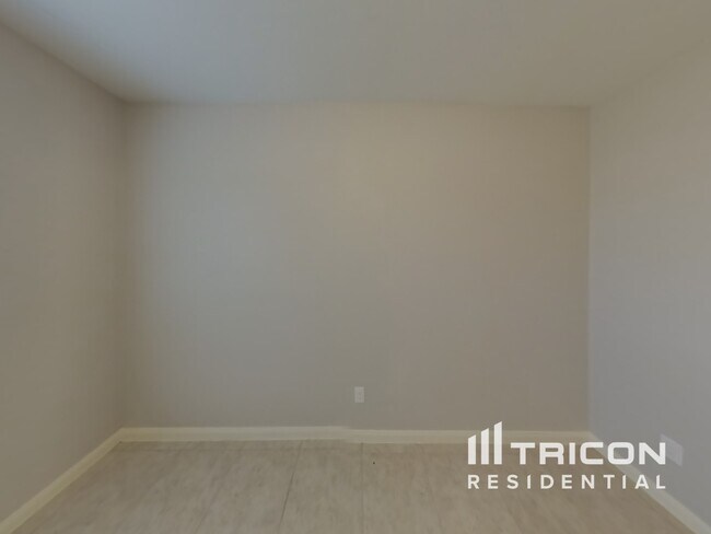 Photo - 185 Kennedy Dr