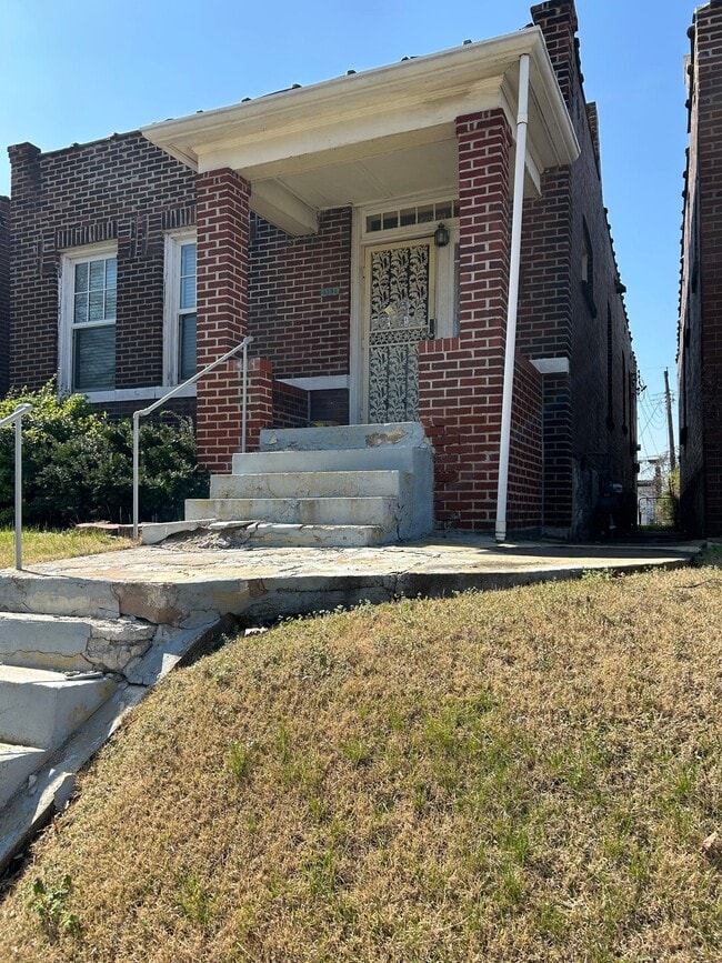 Photo - 4890 Margaretta Ave