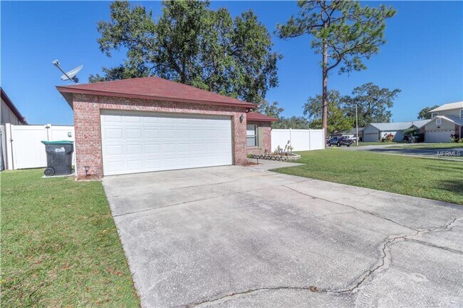 Photo - Freshly Painted 3/2 with Fenced Yard & Fireplace!