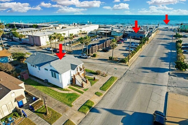 Photo - 3828 Seawall Blvd