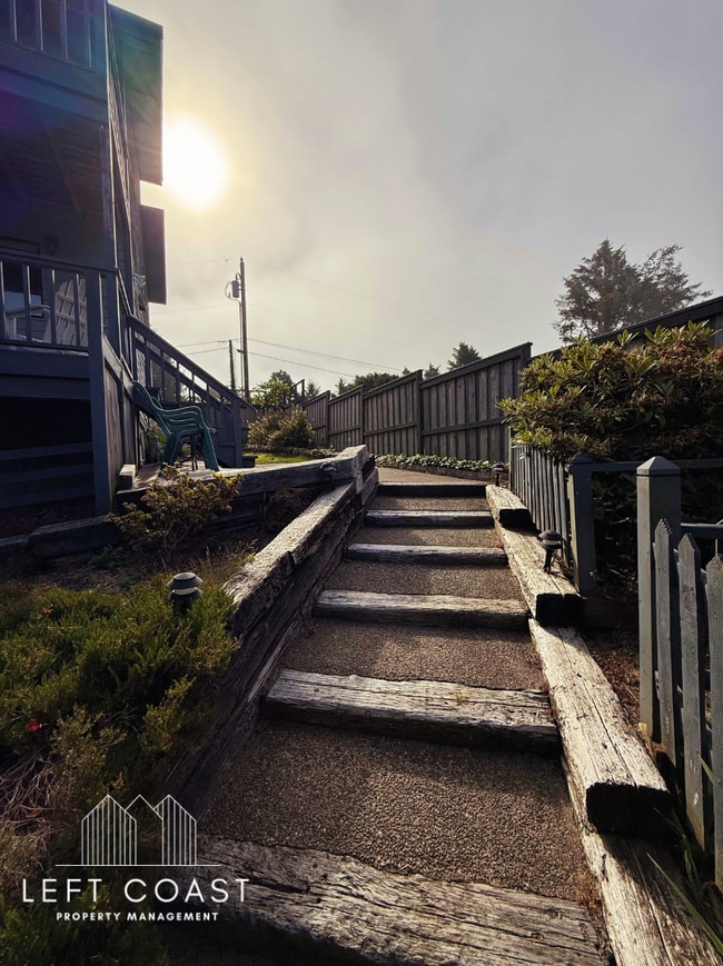 Photo - 6215 NE Oar Dr