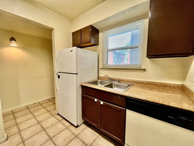Building Photo - 410 Bryan St Unit 17 Rental