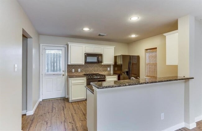 Photo - 730 Redwing Pl Dr