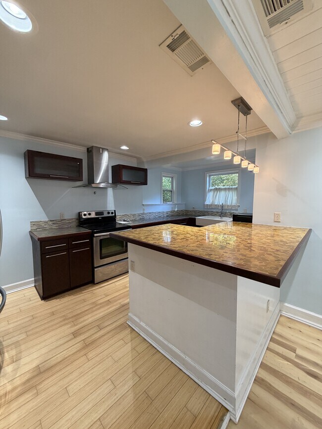 Photo - 1206 E 52nd St
