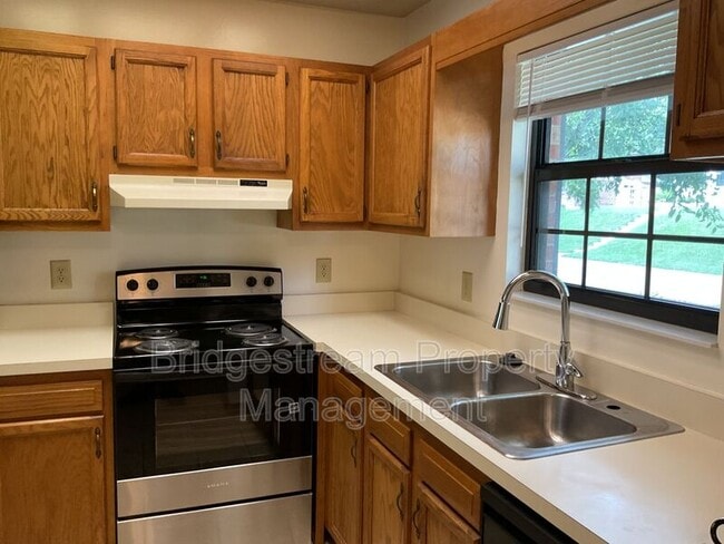 Photo - 4595 Burchdale St