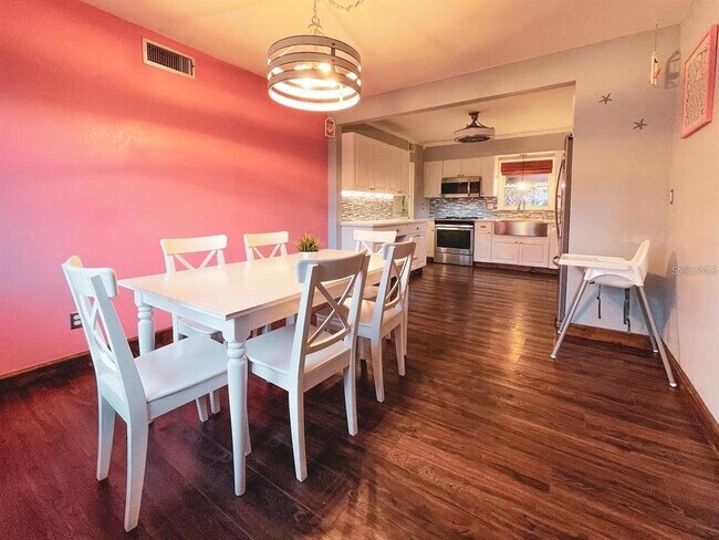 Photo - 9201 86th Ave N