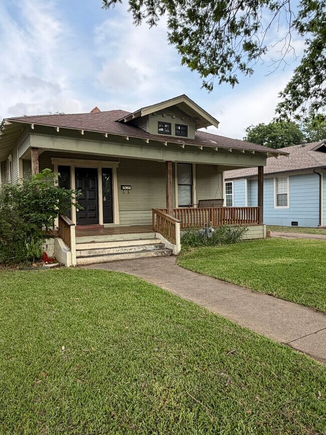 Photo - Stylish 2/2 Bungalow with Modern Kitchen & Spacious Backyard