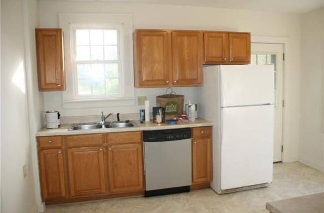 Photo - 2846 East Ave