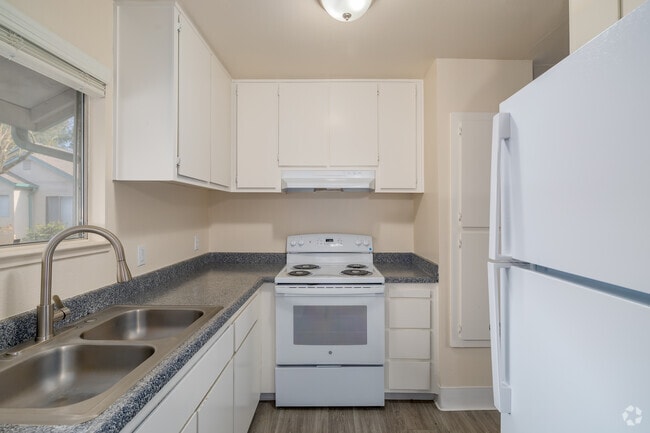 1BR, 1BA - 566SF - Kitchen