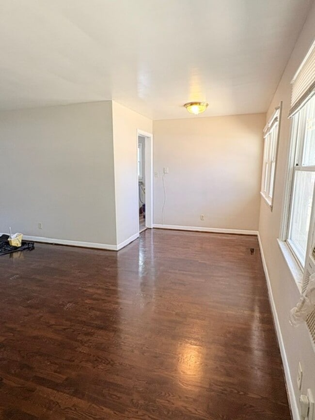 Photo - 521 S Oak Grove Ave