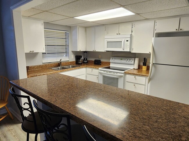 Photo - Spacious 2 Bedroom 2 Bath Condo  October l...
