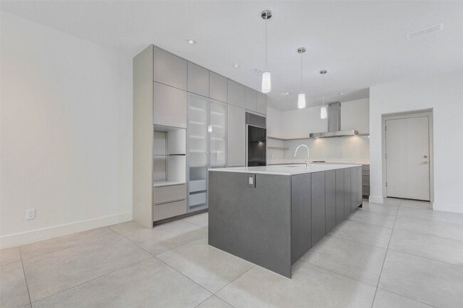 Building Photo - 1222 Marconi St