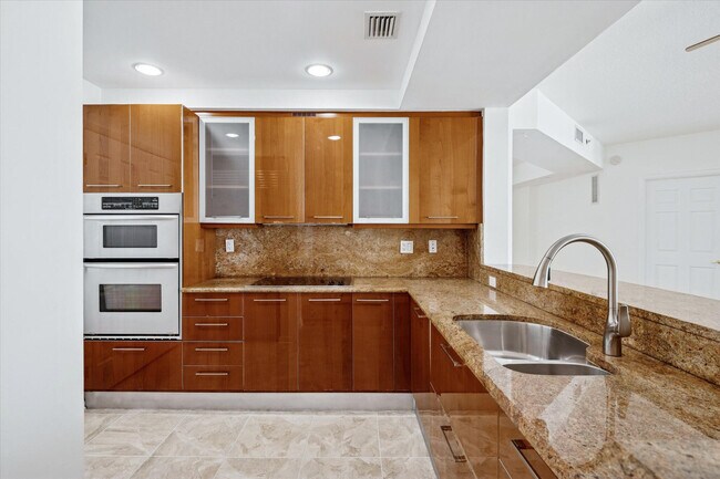 Photo - 1819 SE 17th St Unit 901