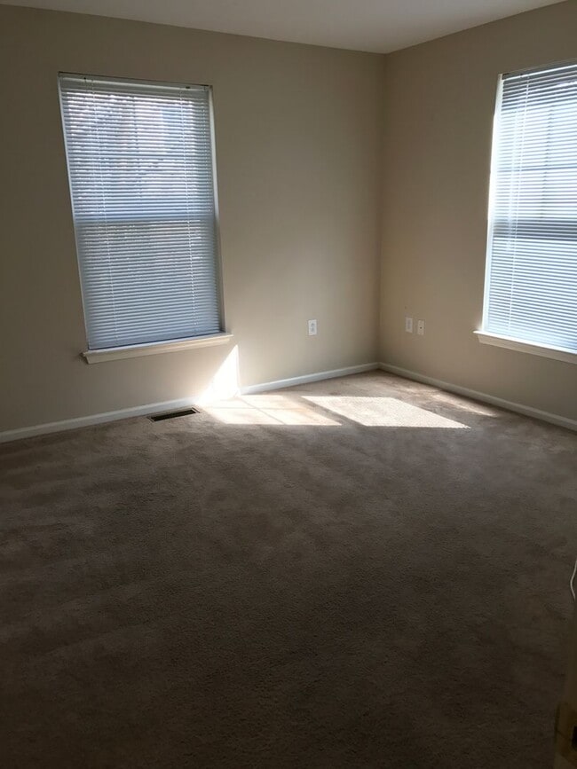 Photo - 615 N 44th St Unit 615 N 44th St  1F - 615 N 44th St  1F