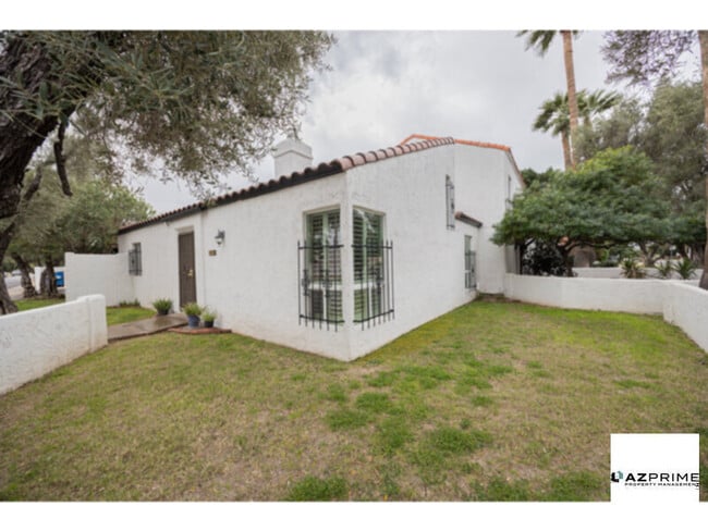 Building Photo - Charming 2/1.5 Phoenix Condo!