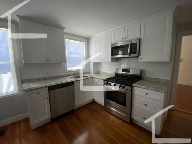 Photo - 46 Montfern Ave