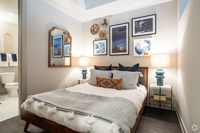 1BR, 1BA - 589SF