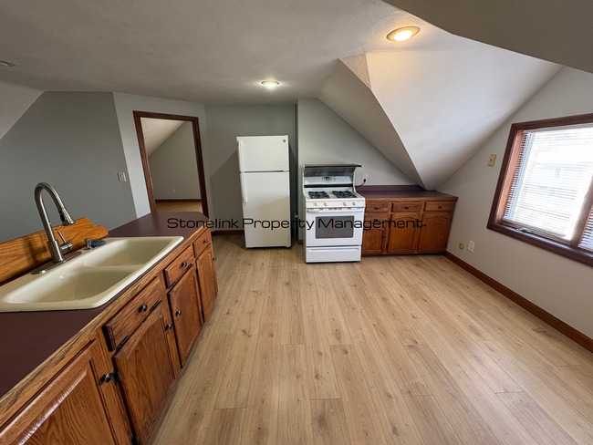 Building Photo - 70 Magill St Unit 3