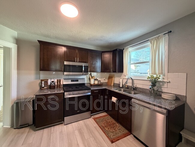 Photo - 1088 Norview Ave