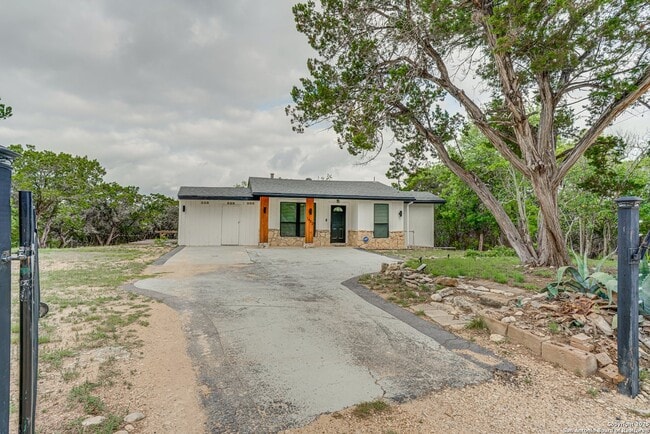 Photo - 1482 Ave Q