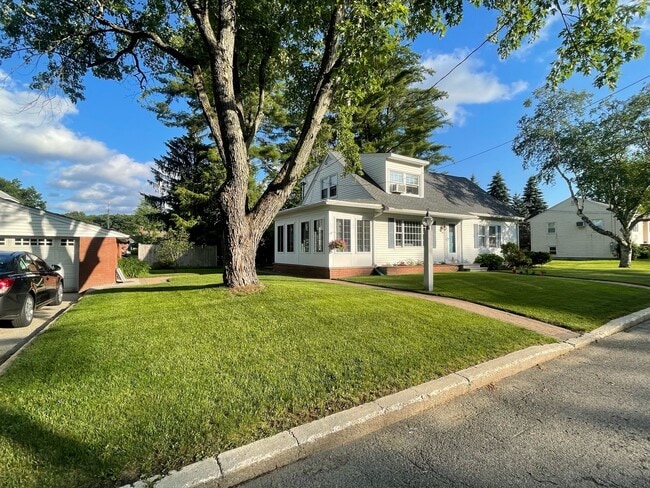 Front Yard - 59 Maybrook Ave Unit 59 Maybrook ave  2