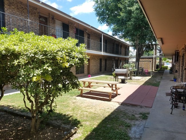 Photo - Greenbriar Apartments
