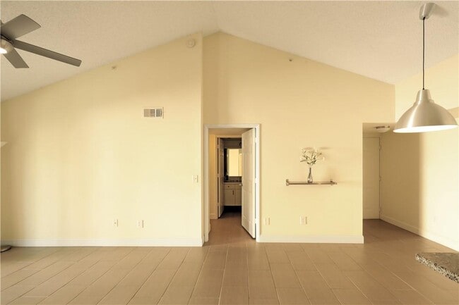 Photo - 2640 S University Dr Unit 202