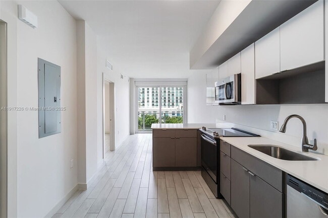 Photo - 321 NE 26th St