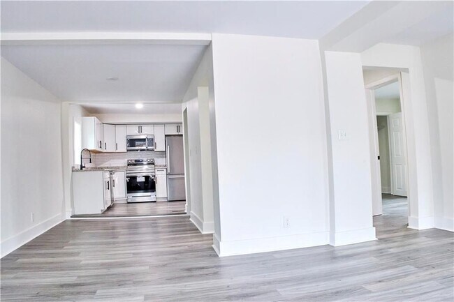 Photo - 184 Scott St NW