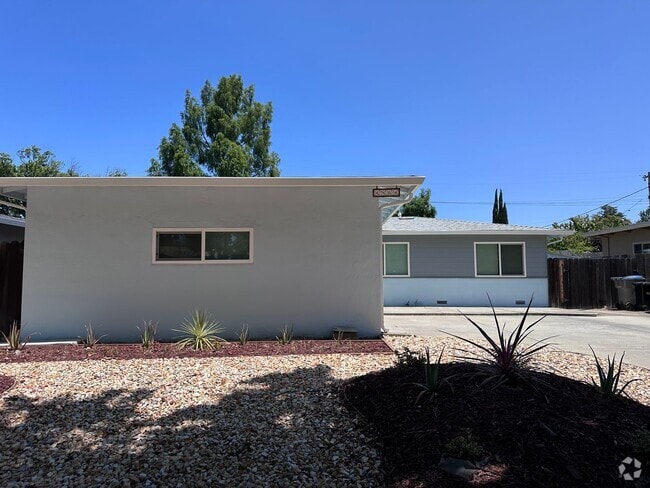 Building Photo - Remodeled 3bd/2ba, AC, W&D, Cambrian/LG Bo... Rental