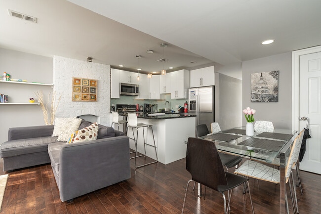 Building Photo - 403 P St NW Unit B Rental