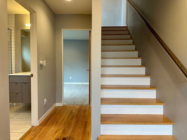 Photo - 2 bed Ballard Townhouse with everything.