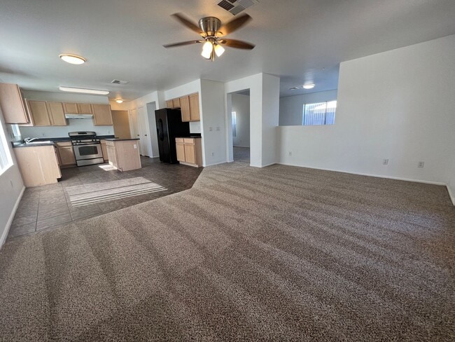 Photo - Spacious 4 Bed/3 Bath w/Loft in Great Glendale Location