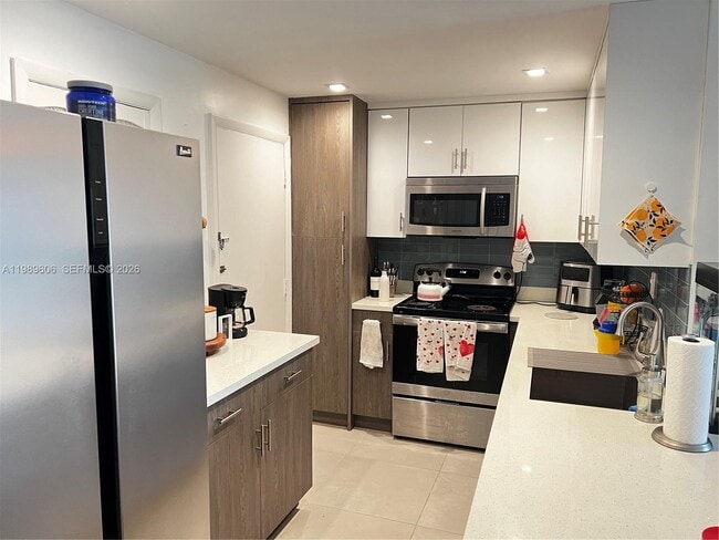 Building Photo - 9159 SW 77th Ave Unit 311