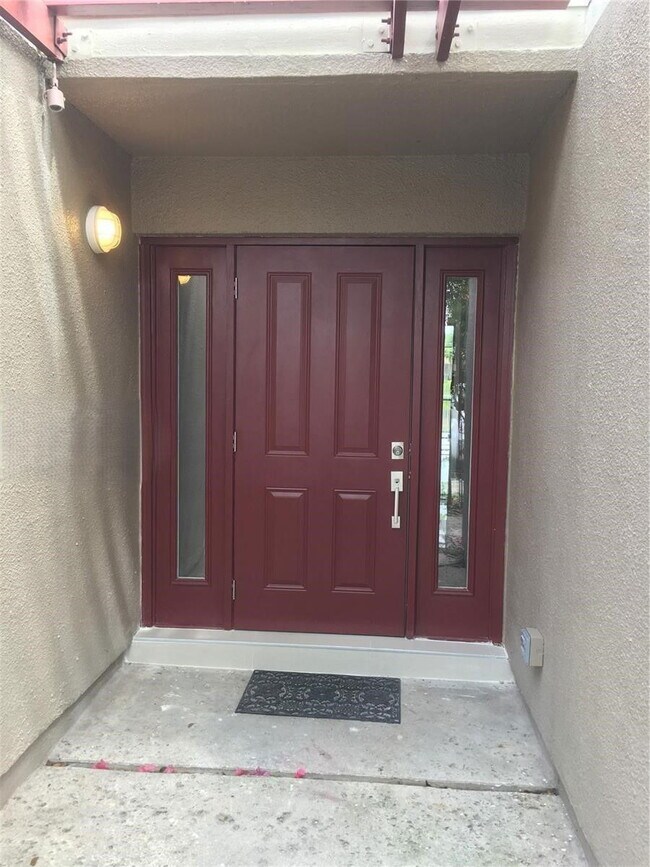 Building Photo - 10951 N Lakeview Dr