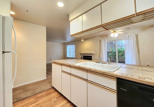 Photo - Everett Condo / 2 Bed/ 2 Bath / Everett Near Boeing