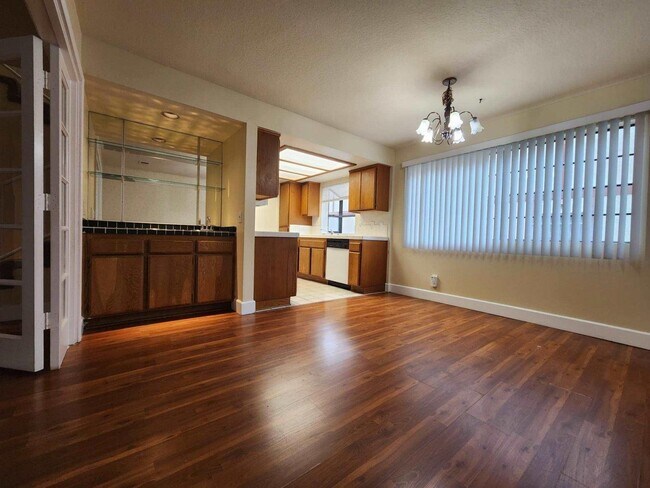 Photo - 5132 Dunbar Drive