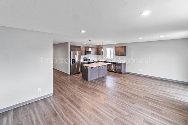 Photo - 1305 N Coach Dr