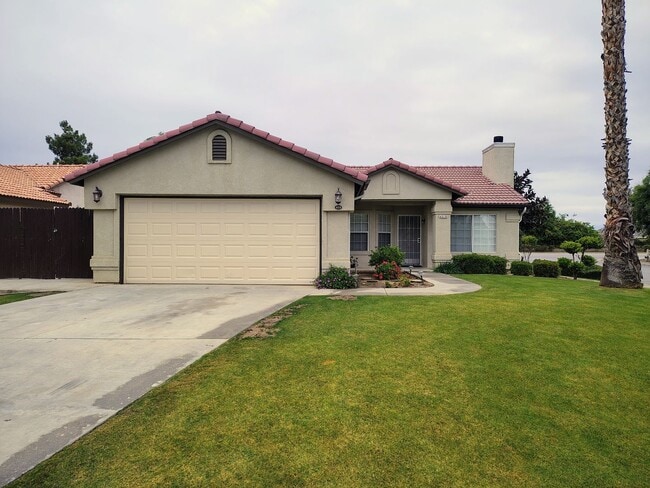 Building Photo - 3-Bedroom Home on Corner Lot in Quiet Northwest Bakersfield Cul-de-Sac