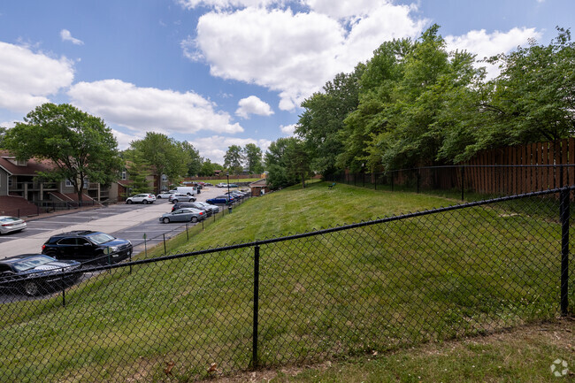 Dog Park - Hunters Ridge STL Apartments