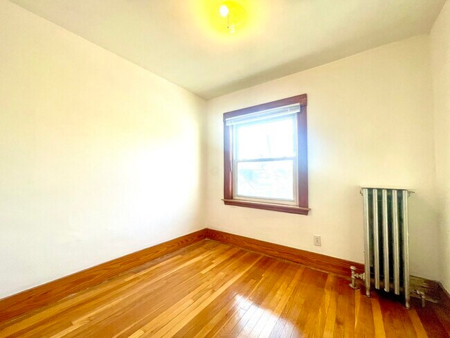 Photo - 27 South Crescent Circuit Unit A