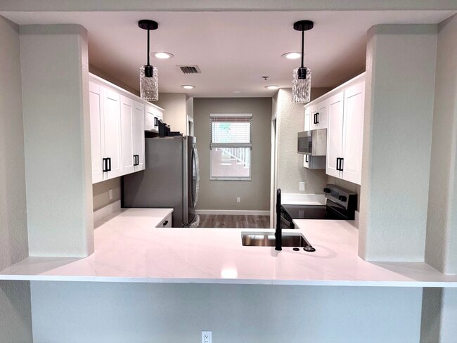 Photo - 819 Fairwaycove Ln Unit 103
