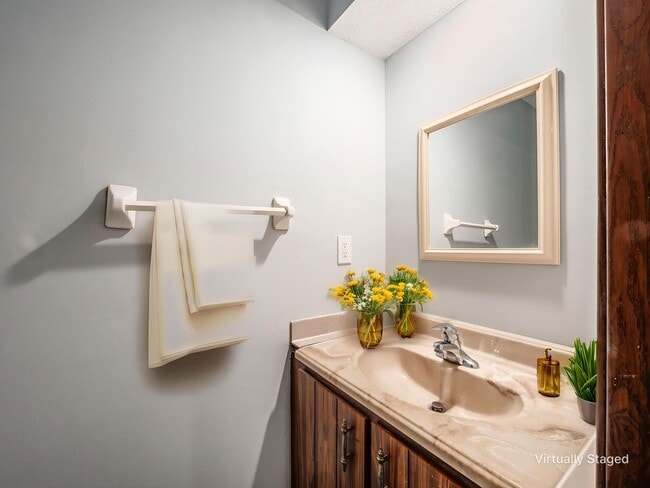 Photo - 8235-8237 Goldsmith Dr Unit 8237