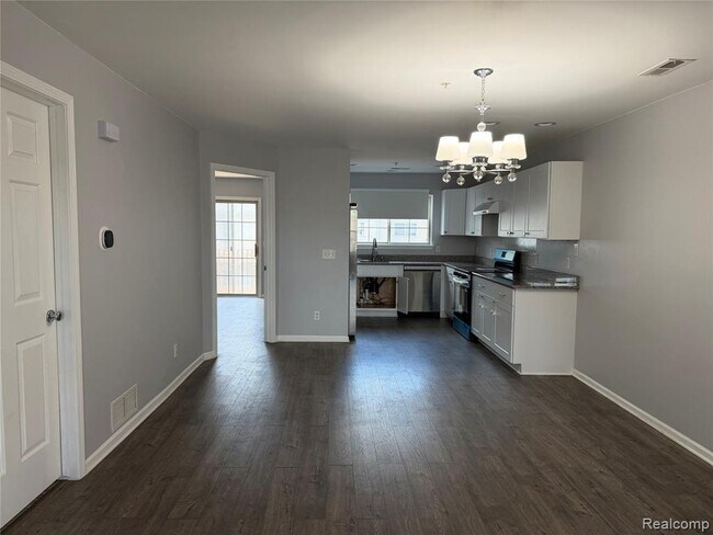 Photo - 29415 Glen Oaks Blvd E