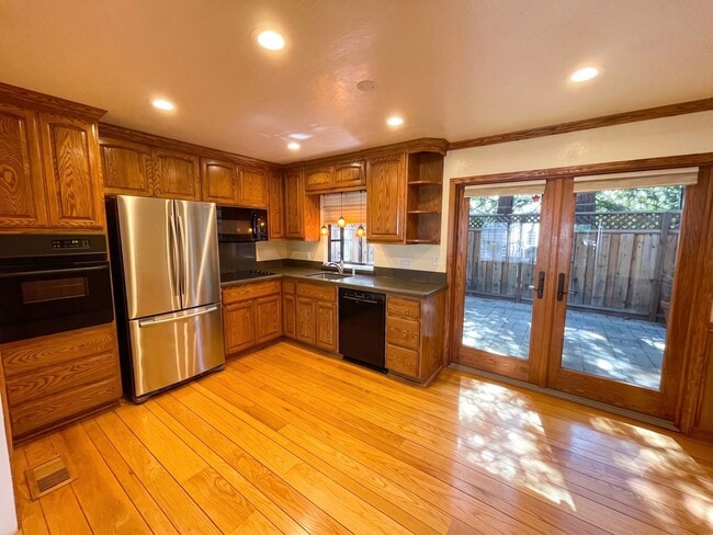 Photo - Charming single level 3 bedroom + office duplex. Downtown Walnut Creek!