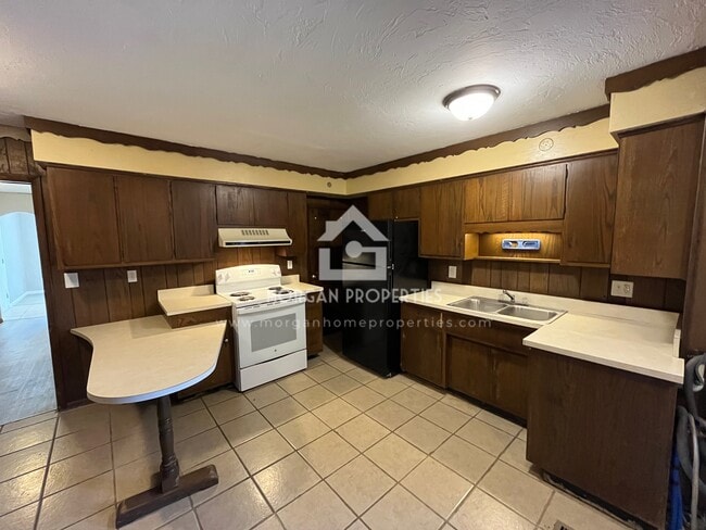 Photo - 330 W 6th St