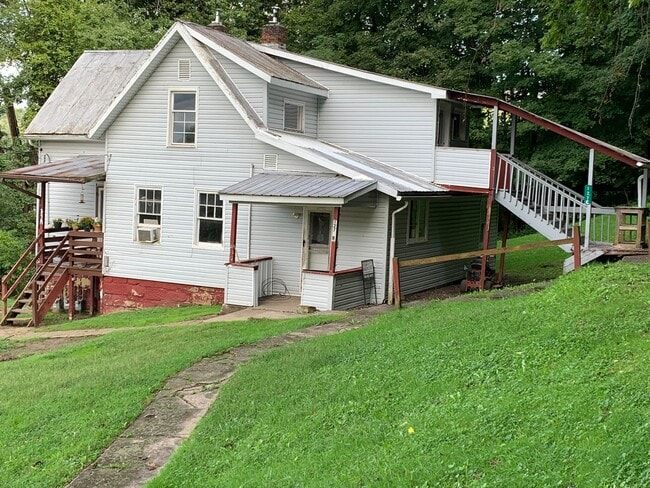 Building Photo - 127 3rd St Unit 127 C Third St.