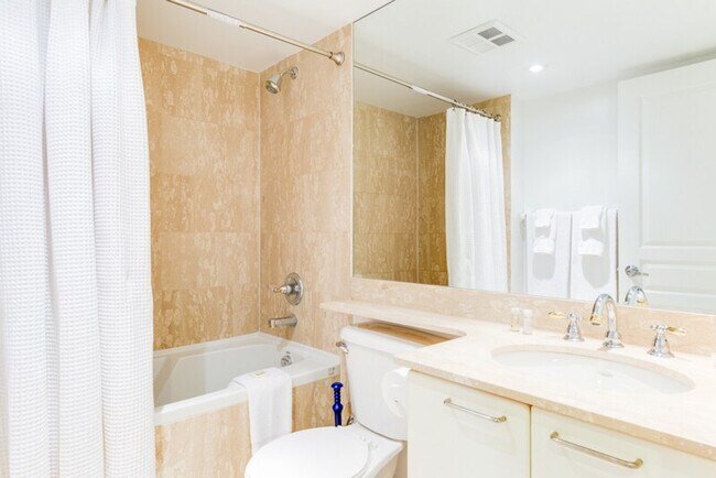 Photo - 140 Simcoe St Unit SI ID1034864P