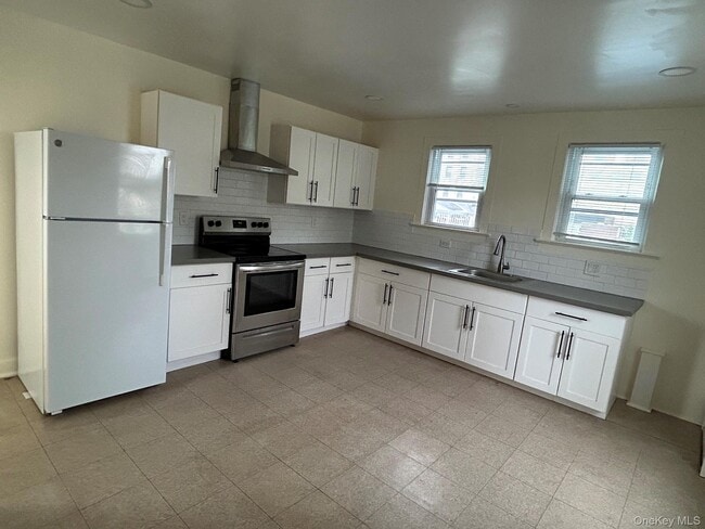 Photo - 18 N 6th Ave