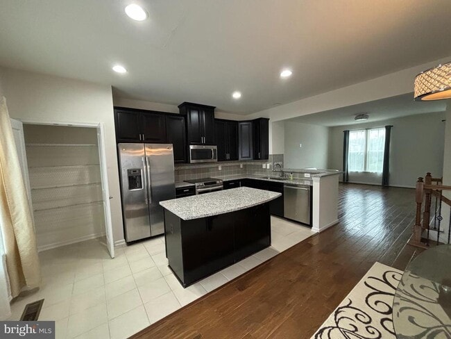 Building Photo - 41717 McMonagle Square